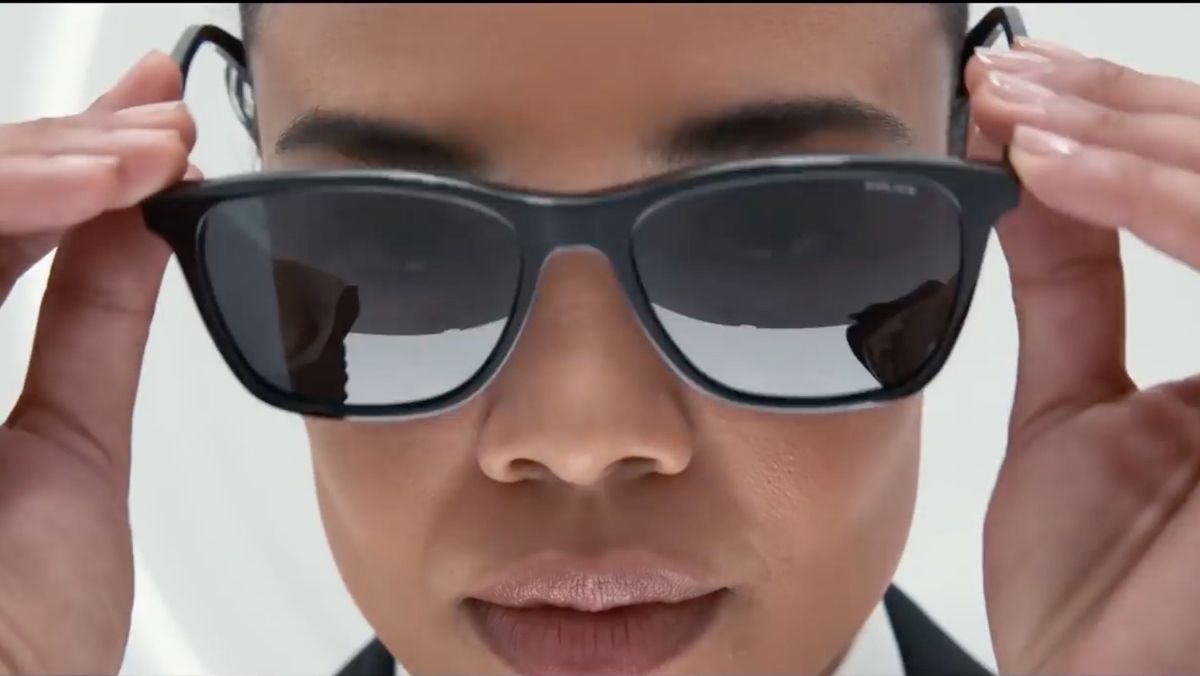 preview for MEN IN BLACK - International Trailer #2 (Sony Pictures UK)