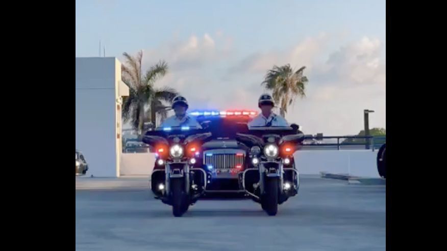 preview for La Policía de Miami se viraliza en redes sociales tras enseñar su nuevo coche patrulla