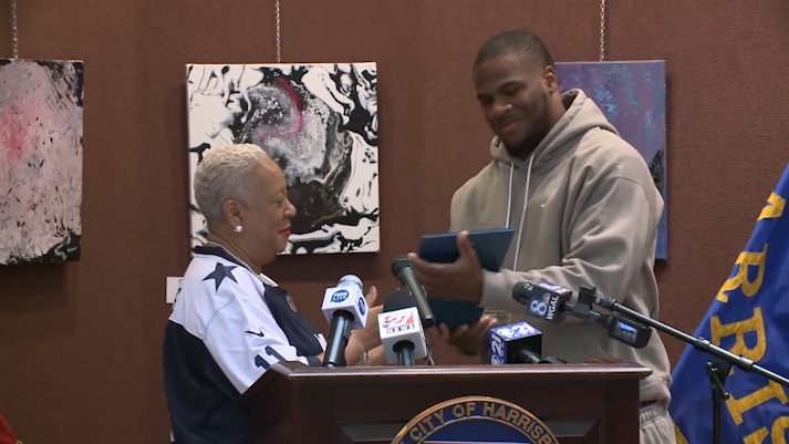 Micah Parsons receives the Key to the City of Harrisburg 