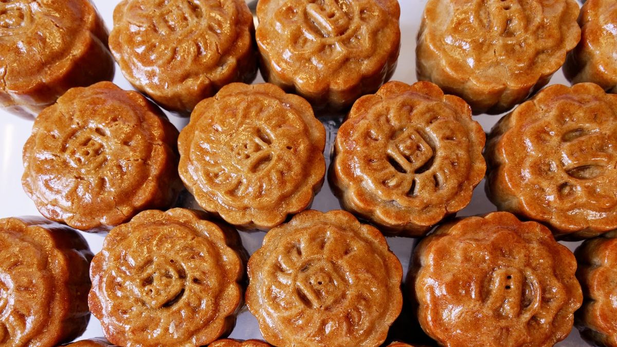preview for These Mooncakes Take 2 Days To Make—And They're Worth It