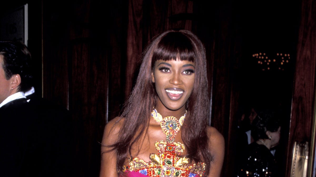 Video player poster image preview for Naomi Campbell: sus fotos antiguas más icónicas