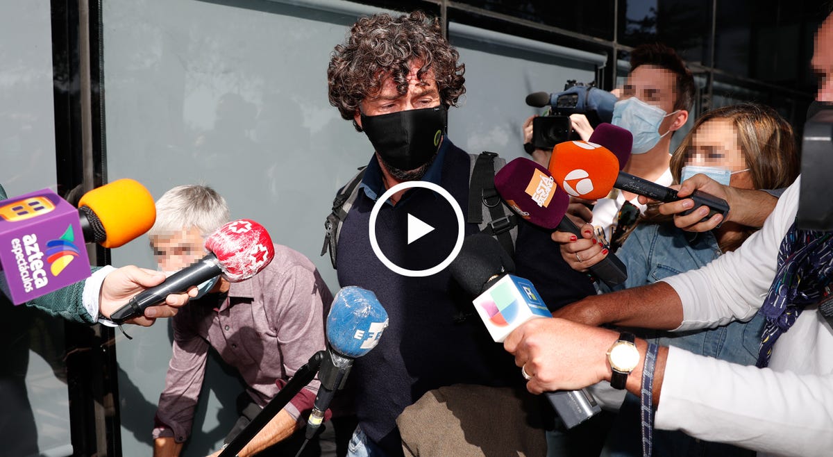 nacho palau a su llegada a los juzgados de pozuelo de alarcón, en madrid, el 19 de octubre de 2020, por el juicio con miguel bosé por la filiación de sus cuatro hijos