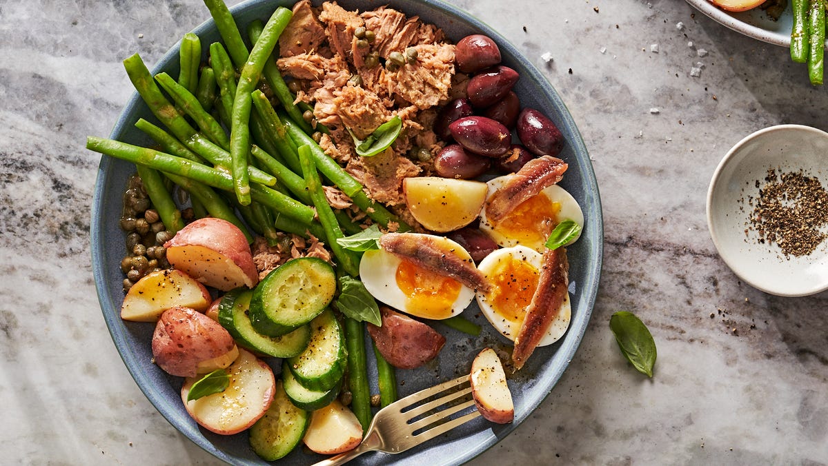 preview for This Summery Niçoise Salad Is Perfect For Meal Prepping
