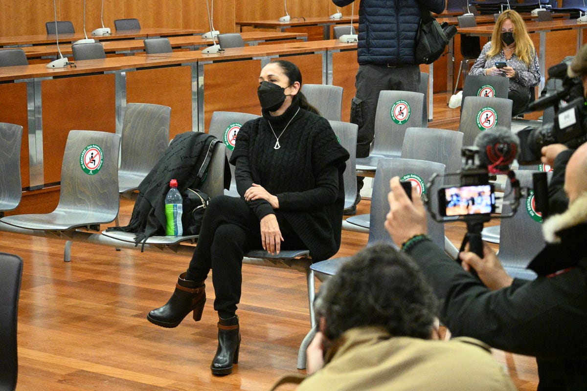 isabel pantoja se rompe ante el juez