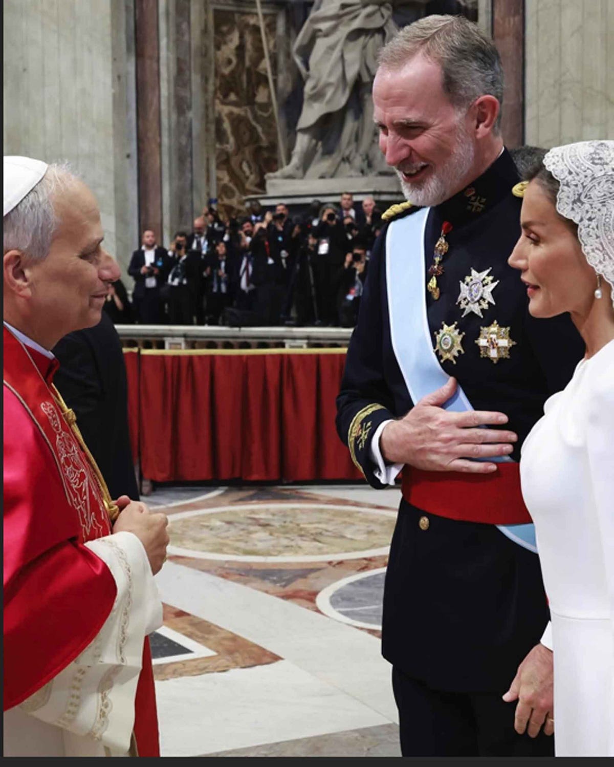 los reyes felipe y letizia a león xiv "esperamos verlo pronto por españa"