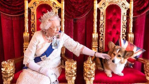 preview for This Buckingham Palace-Themed Luxury Mobile Home Will Make You Feel Like a True Queen