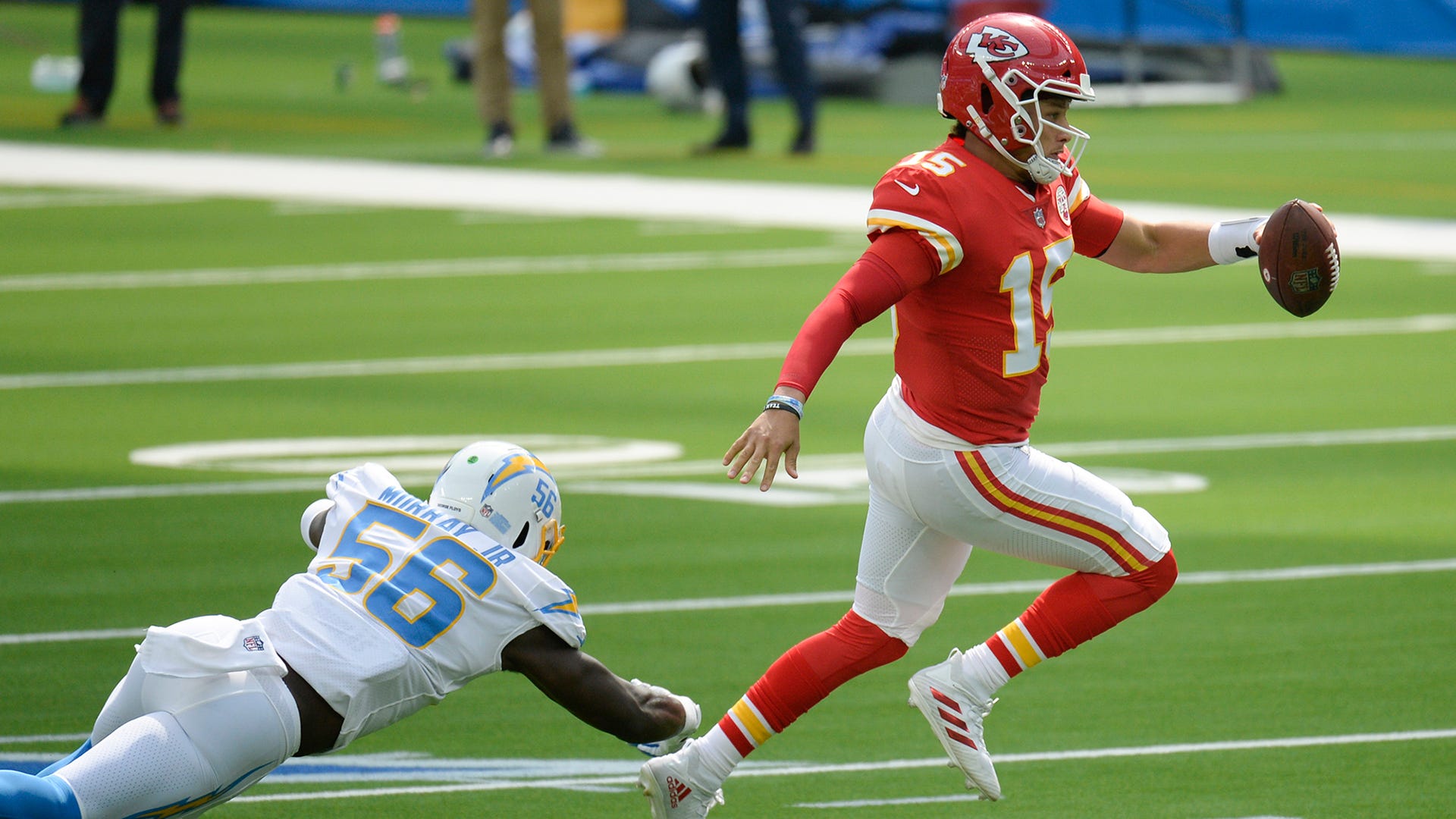 Chiefs' Patrick Mahomes dealt with high pressure from Chargers