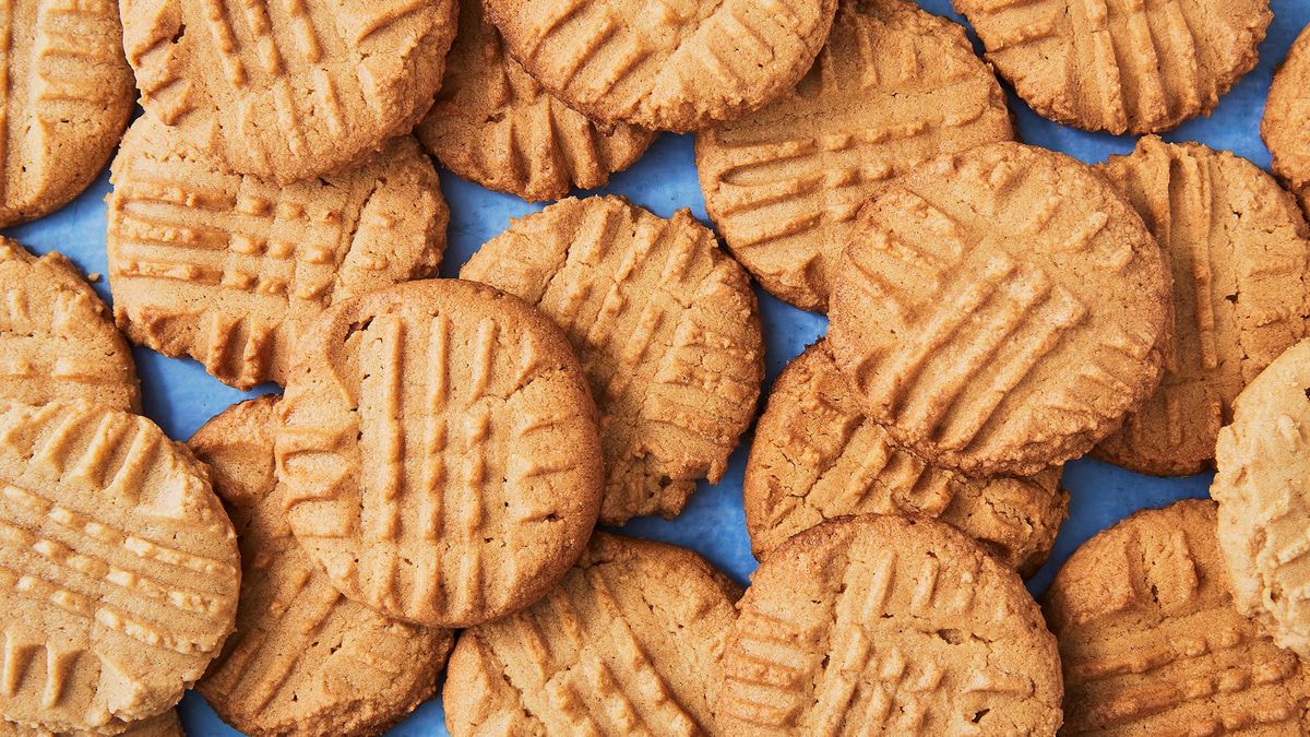 Easy Peanut Butter Cookies (With Video and Step by Step)