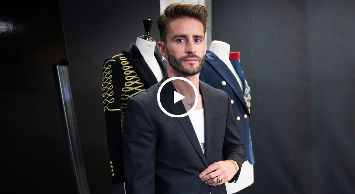 el diseñador pelayo díaz presenta su segunda colección de chaquetas en el vídeo habla sobre el estilo de letizia, leonor y sofía