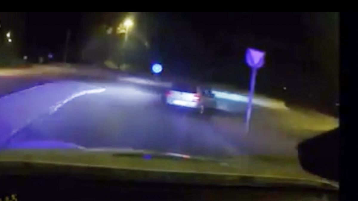 preview for Espectacular persecución en Cádiz: un conductor trata de huir de la policía
