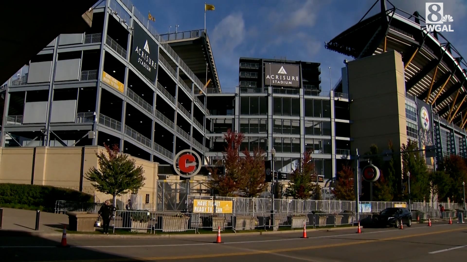 Man killed in fall at Pittsburgh Steelers game on Sunday