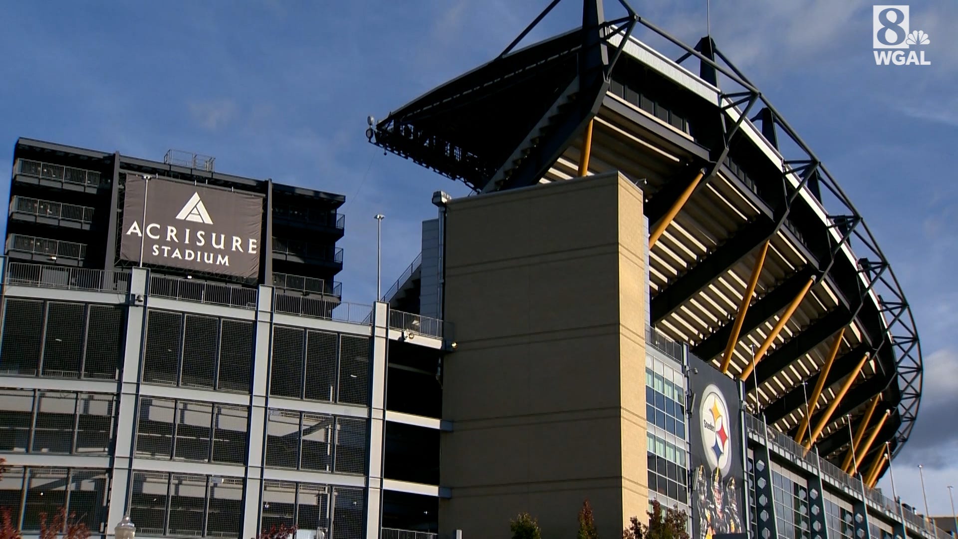 Police: Fan dies after fall from escalator at Steelers' Acrisure