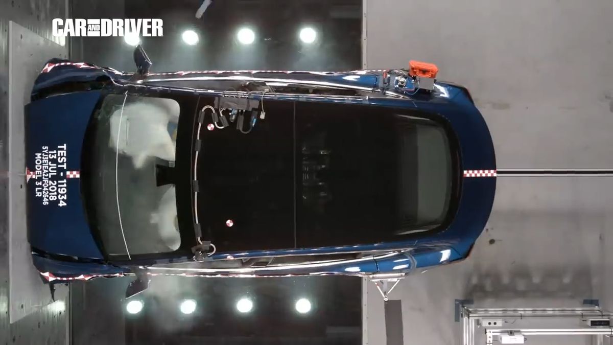 preview for Así realiza Tesla las pruebas de impacto de sus vehículos