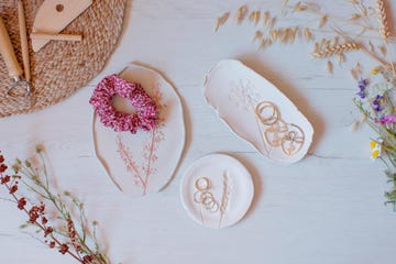 platos diy de gres estampados con flores