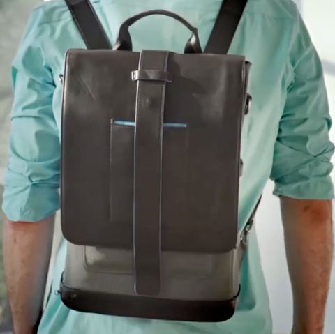 preview for Moovy Bag Uses Solar Power To Make Sure You Never Run Out Of Battery
