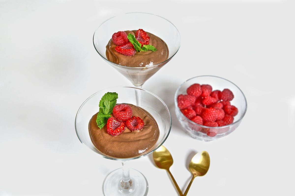 Receta de mousse de cacao y aguacate, por Foodtropia