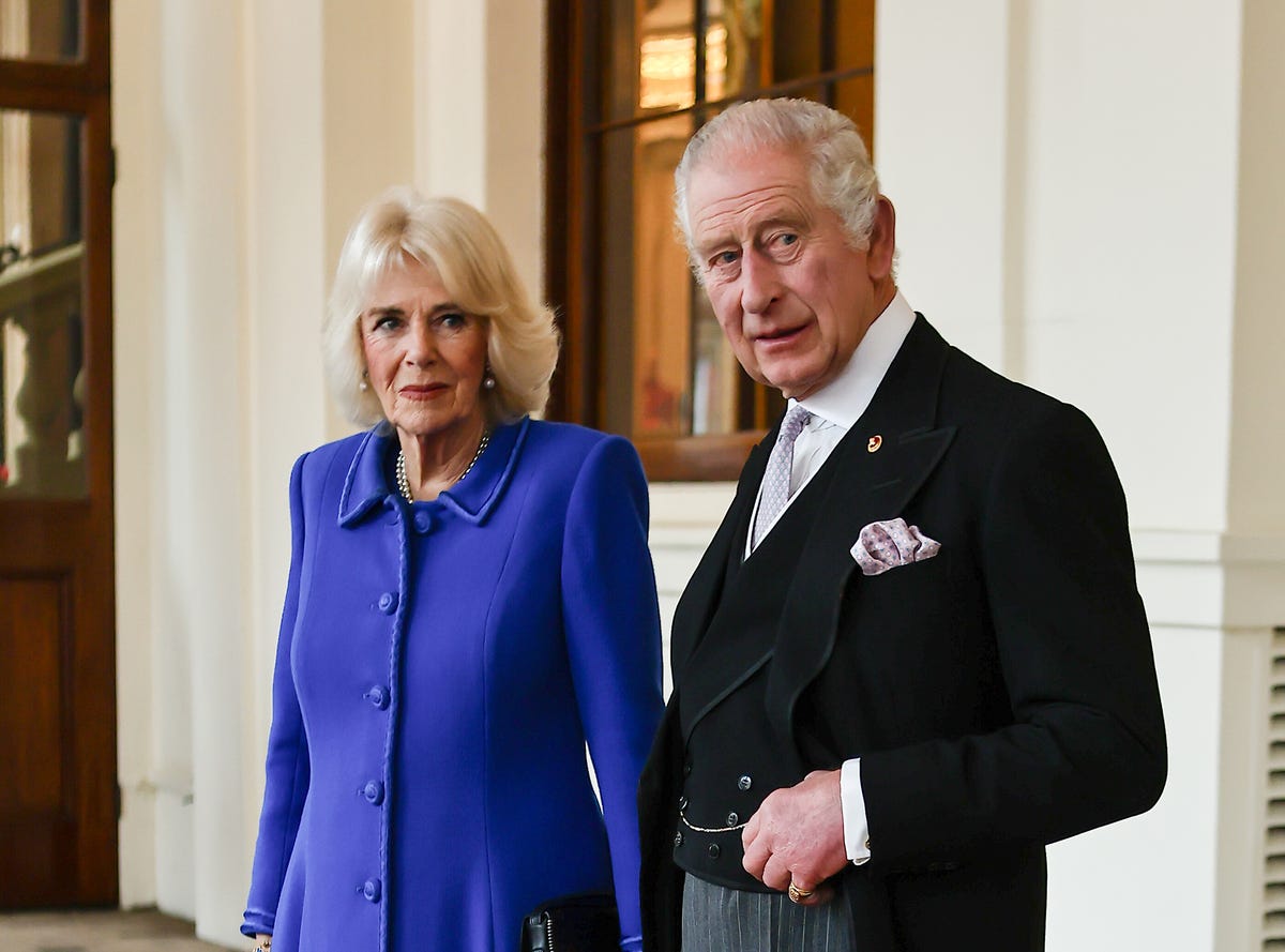 rey carlos iii de inglaterra y reina consorte camila del reino unido
