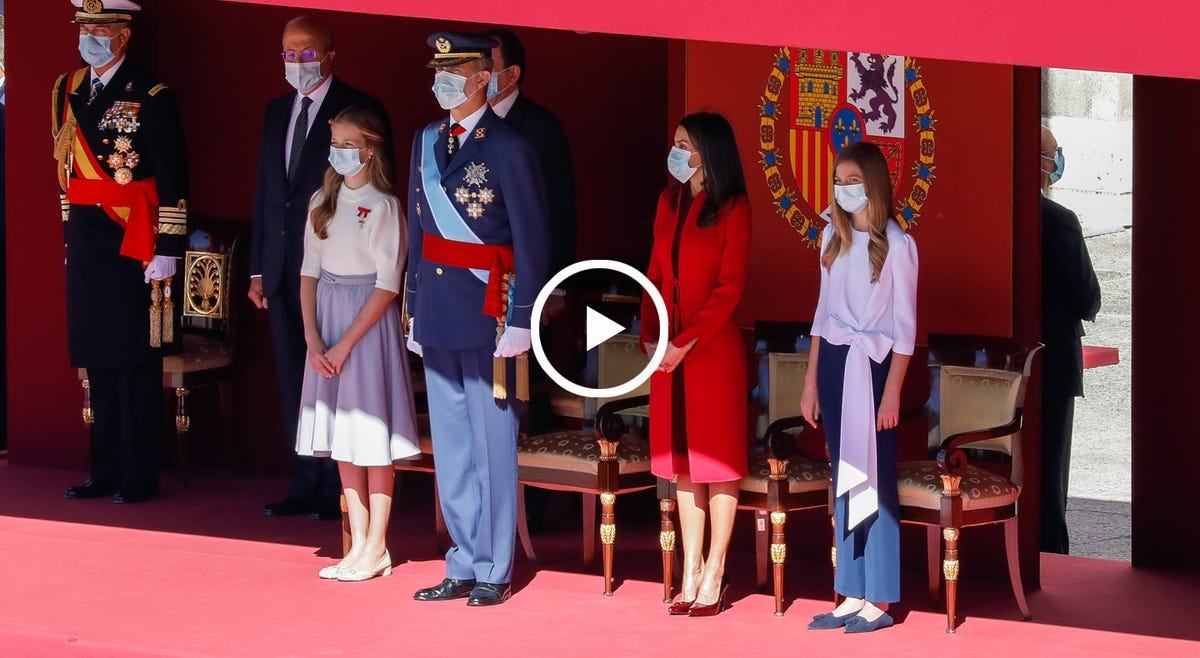los reyes y sus hijas durante el día del pilar 2020