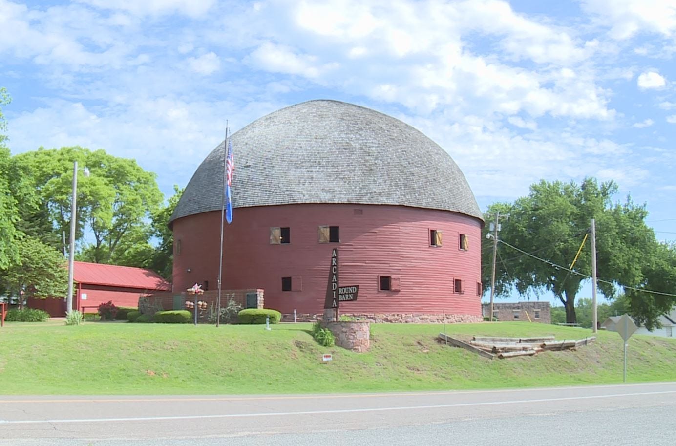 Oklahoma Fantastic Finds Arcadia Round Barn Summer Concerts