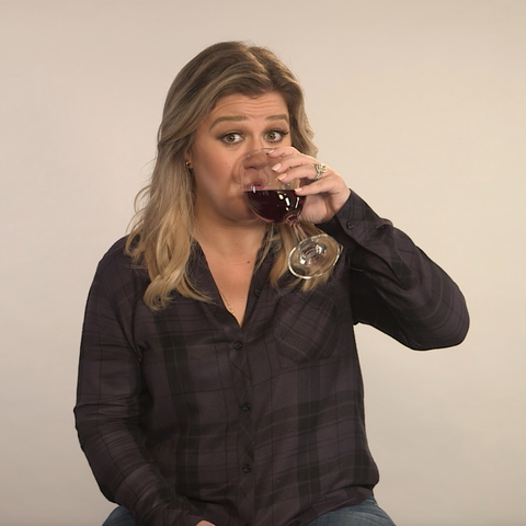 preview for A Minute And A Glass Of Wine With Kelly Clarkson