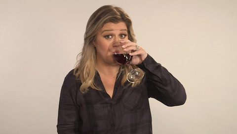 preview for A Minute And A Glass Of Wine With Kelly Clarkson