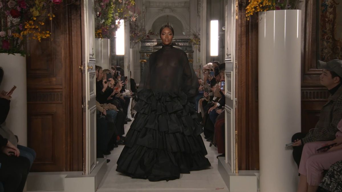preview for Naomi Campbell closes the Valentino Couture Show