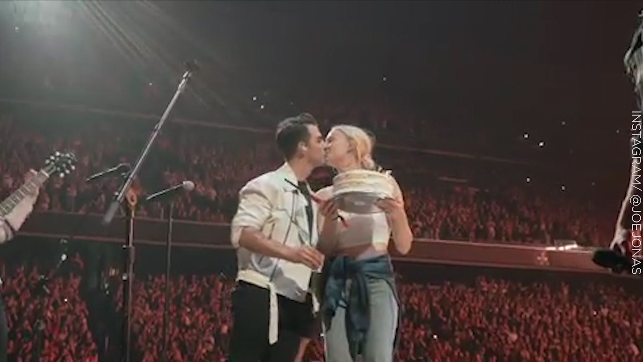 Sophie Turner Gets On Stage With Joe Jonas At Jonas Brothers Gig