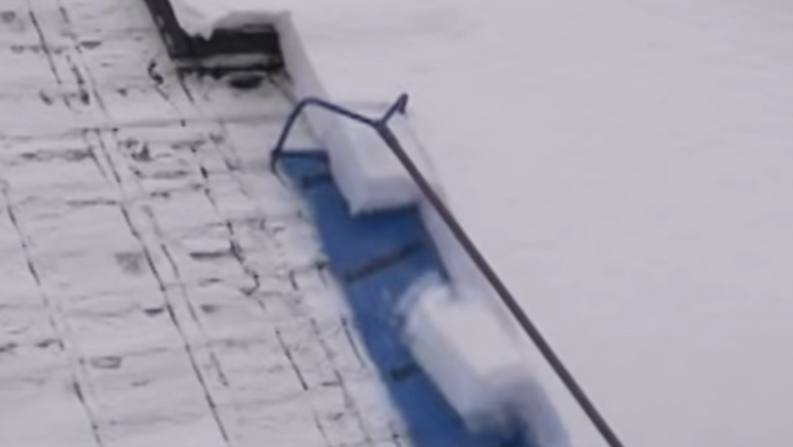 preview for Clear Snow Off Your Roof With This Tool