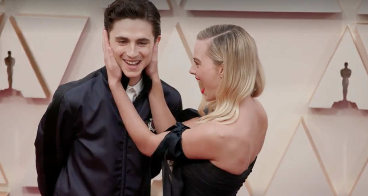 Timothée Chalamet photobombs Margot Robbie at the Oscars