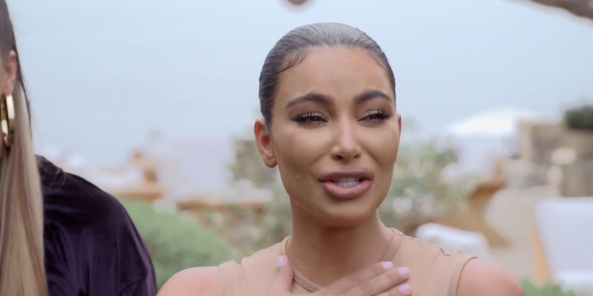 Kim Kardashian Breaks Down In Kuwtk Trailer Amid Kanye Divorce 