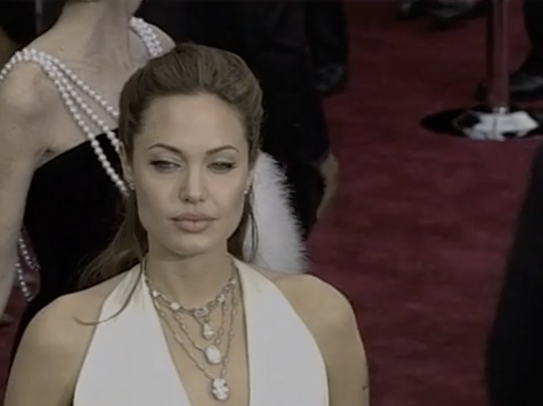 preview for Angelina Jolie arriving at the 2004 Oscars