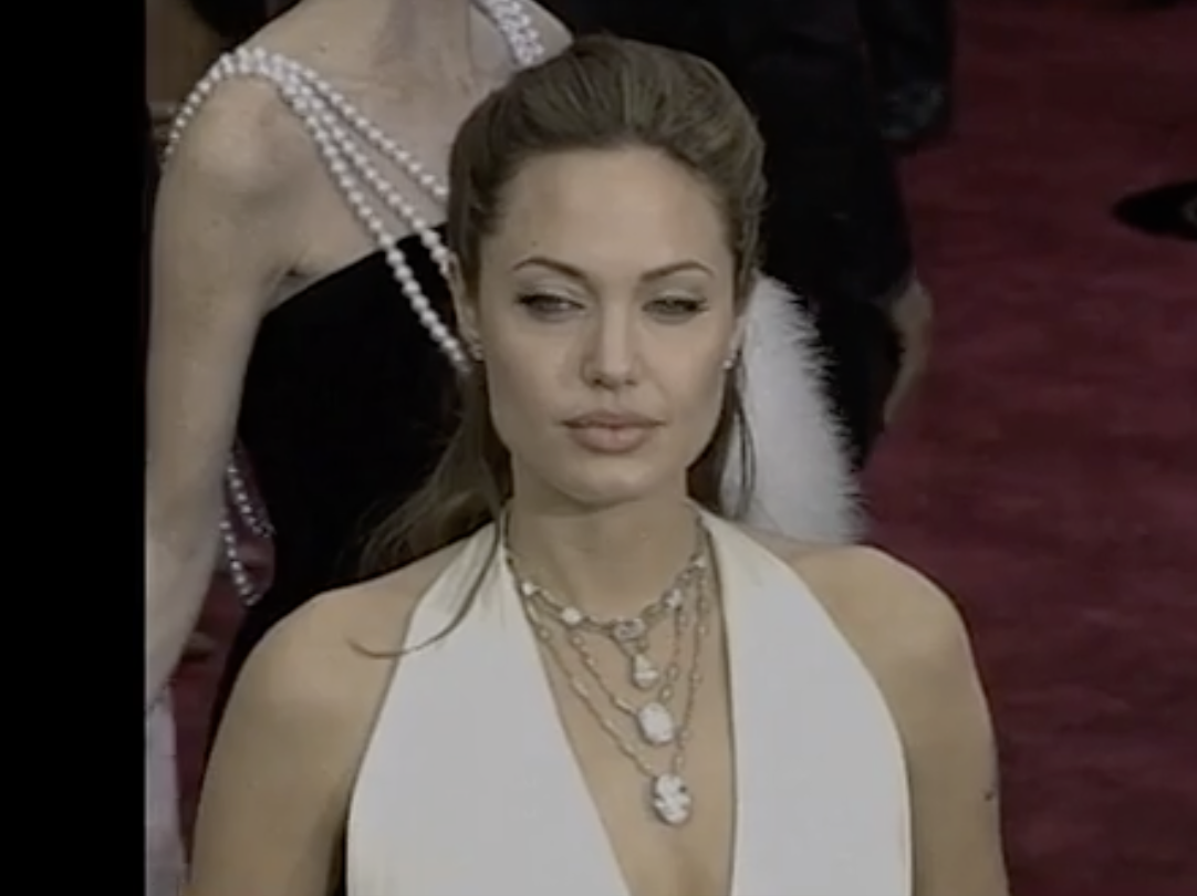 preview for Angelina Jolie arriving at the 2004 Oscars