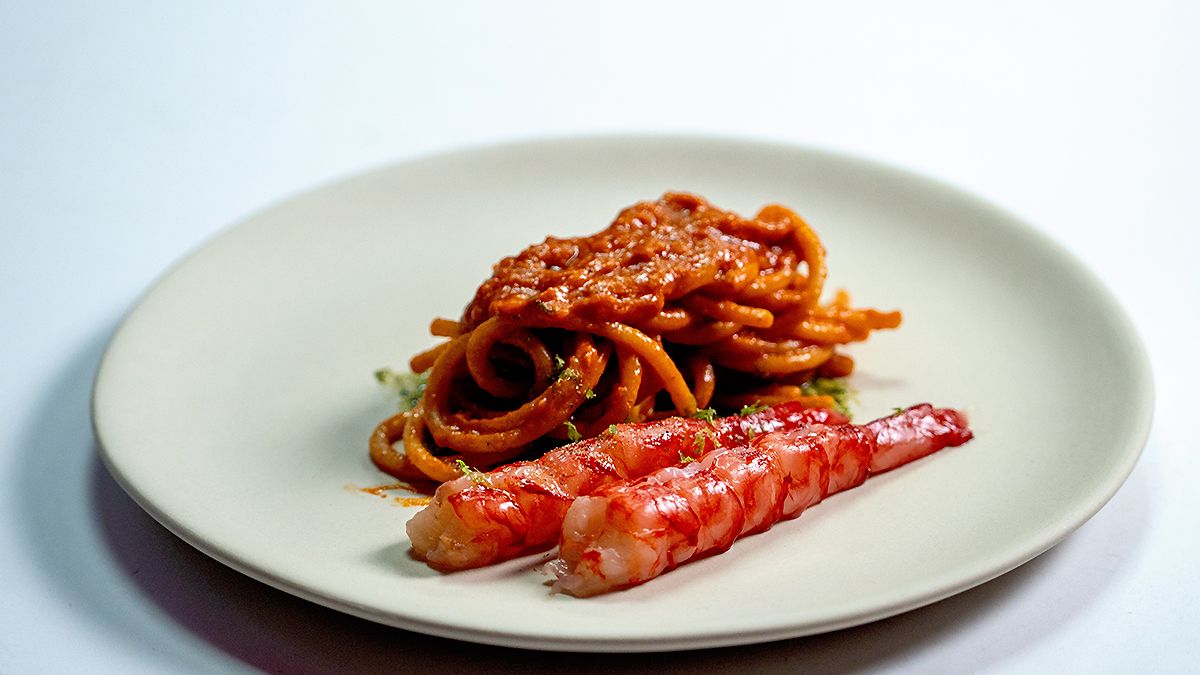 preview for Spaghettone XXL con carabineros, plato del chef Gianni Pinto, del restaurante italiano NOI de Madrid
