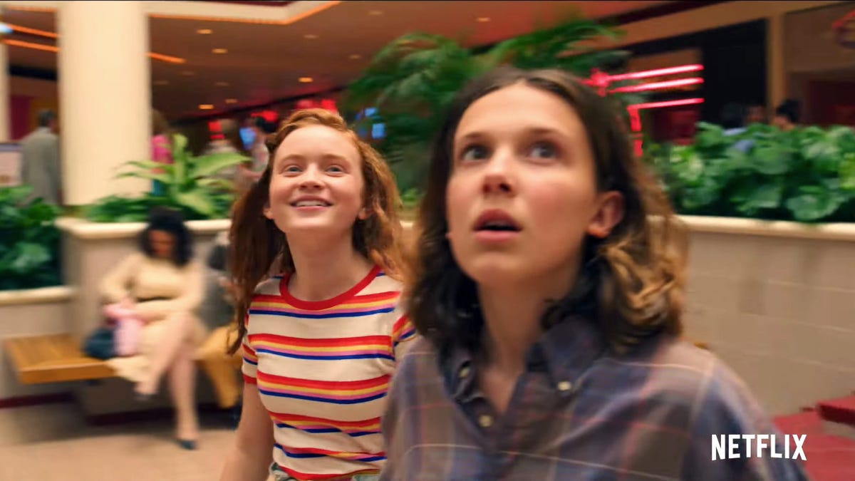 preview for Stranger Things 3 - official trailer (Netflix)