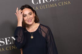 la hija de isabel preysler se toca el pelo en el estreno de la temporada 5 de the chosen