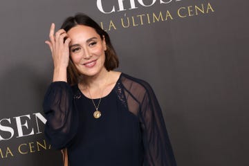 la hija de isabel preysler se toca el pelo en el estreno de la temporada 5 de the chosen