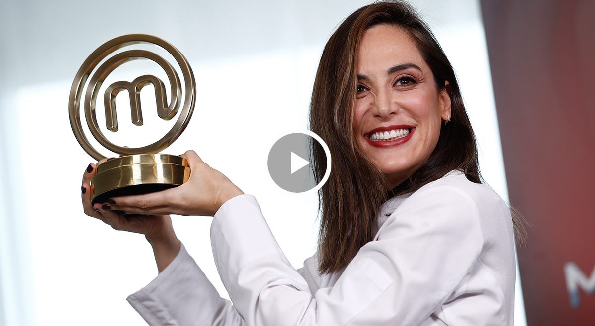 Tamara Falcó con el trofeo de 'MasterChef Celebrity'