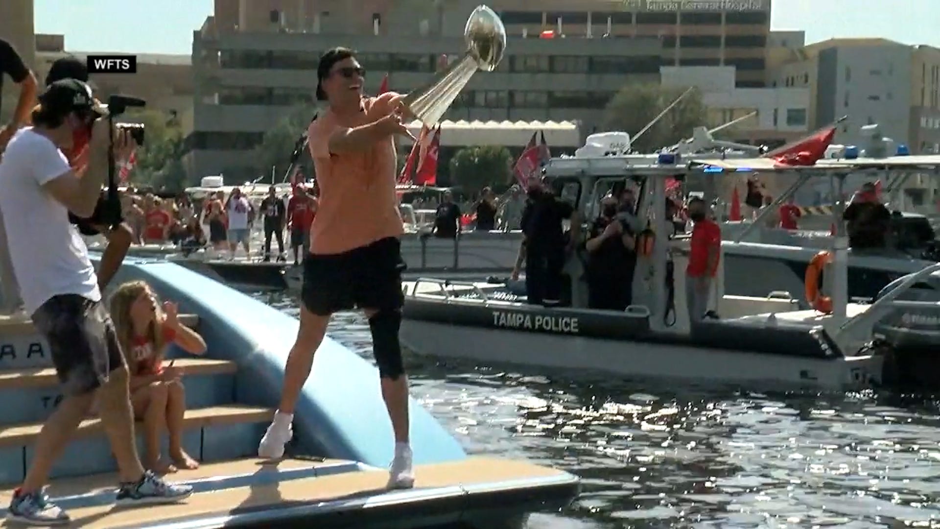 Tom Brady lets loose as Buccaneers' Super Bowl boat parade cruises through  Tampa - The Boston Globe