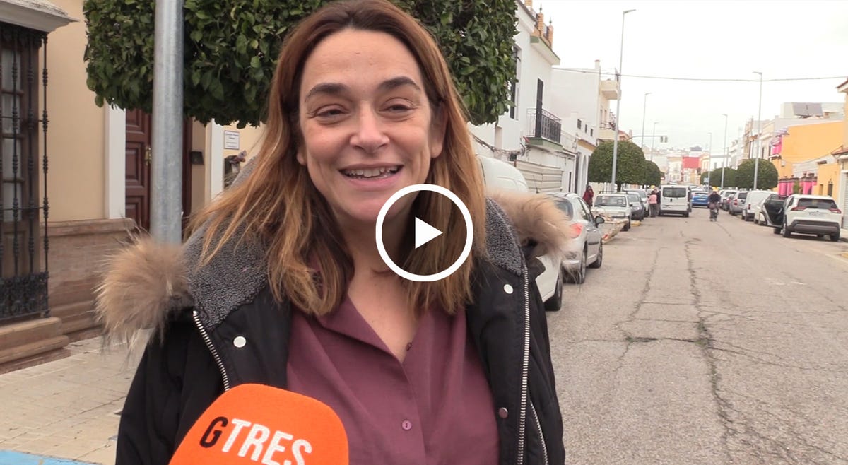 El primer paseo de Toñi Moreno con su hija recién nacida
