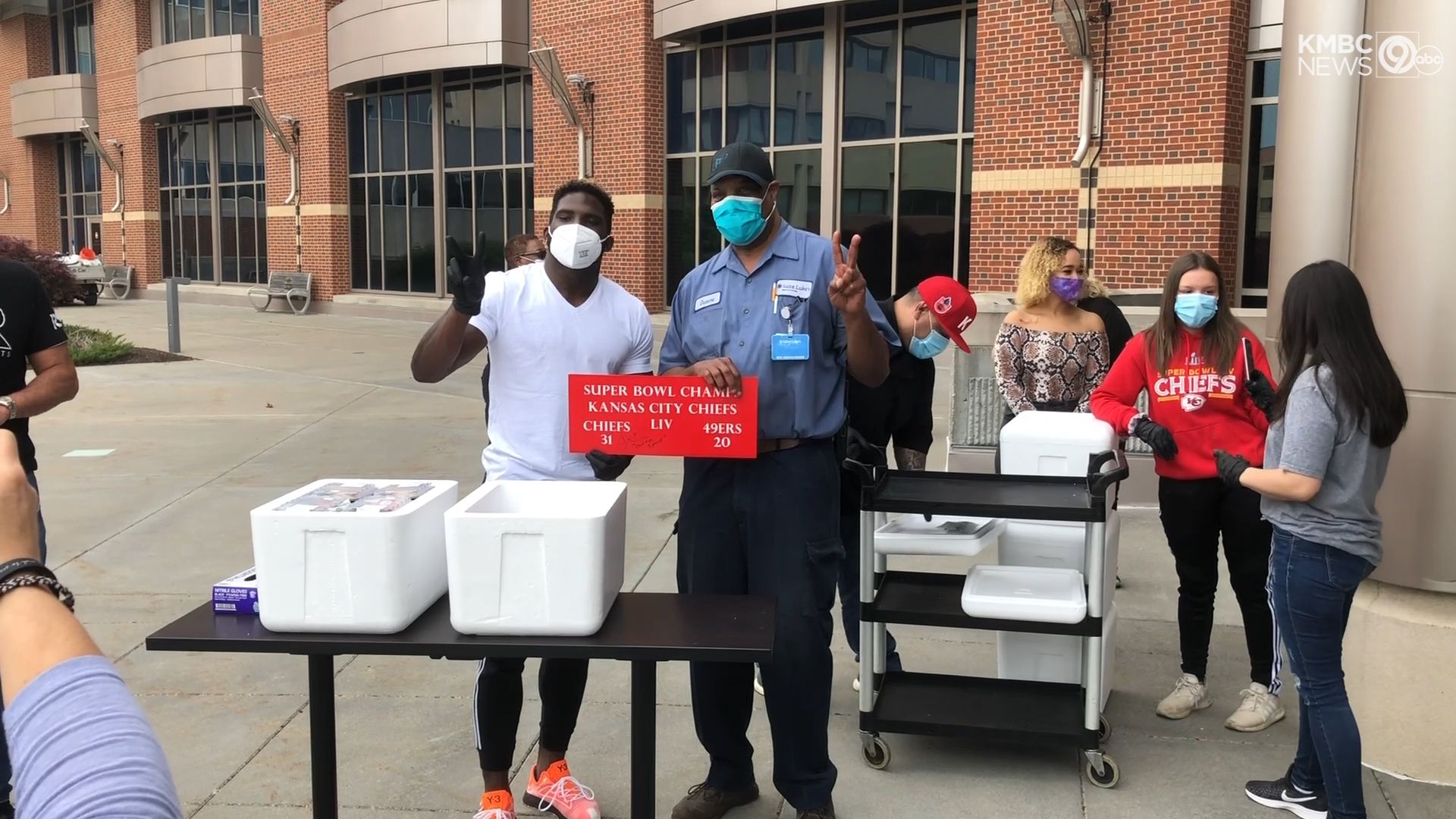 COVID-19: Tyreek Hill donates 6,000 meals to families impacted by COVD-19,  challenges teammates to match him