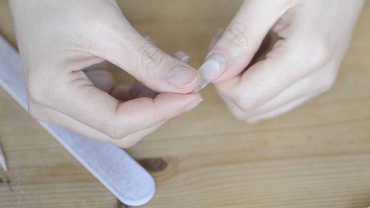 Cómo quitar super glue de las manos, la piel o el cabello