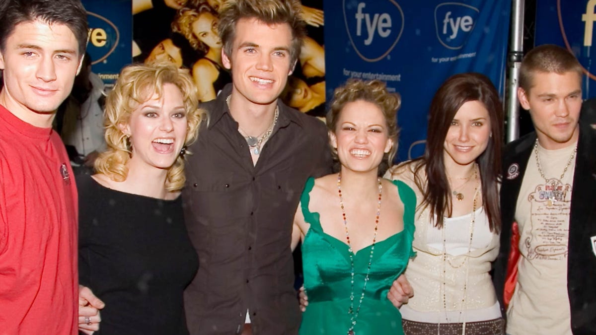 preview for Lifetime’s Newest Christmas Movie Is A “One Tree Hill” Reunion