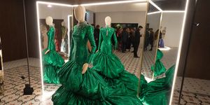 vestido verde de la firma española de moda montenegro