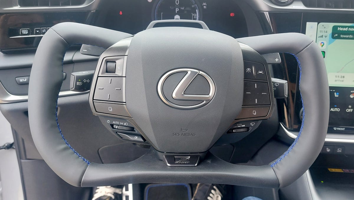 preview for Probamos en carretera el volante rectangular que ya ofrece Lexus en el nuevo SUV RZ: ¡Qué original! preview for Probamos en carretera el volante rectangular que ya ofrece Lexus en el nuevo SUV RZ: ¡Qué original!