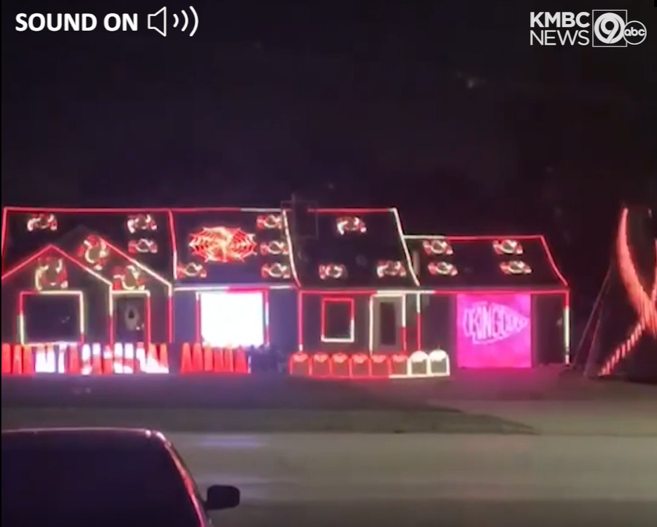 Kansas City Chiefs Set To Christmas Lights 