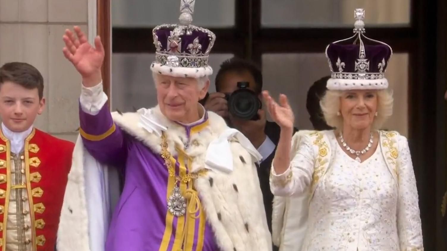 Lip readers reveal what king, queen said to each other on balcony