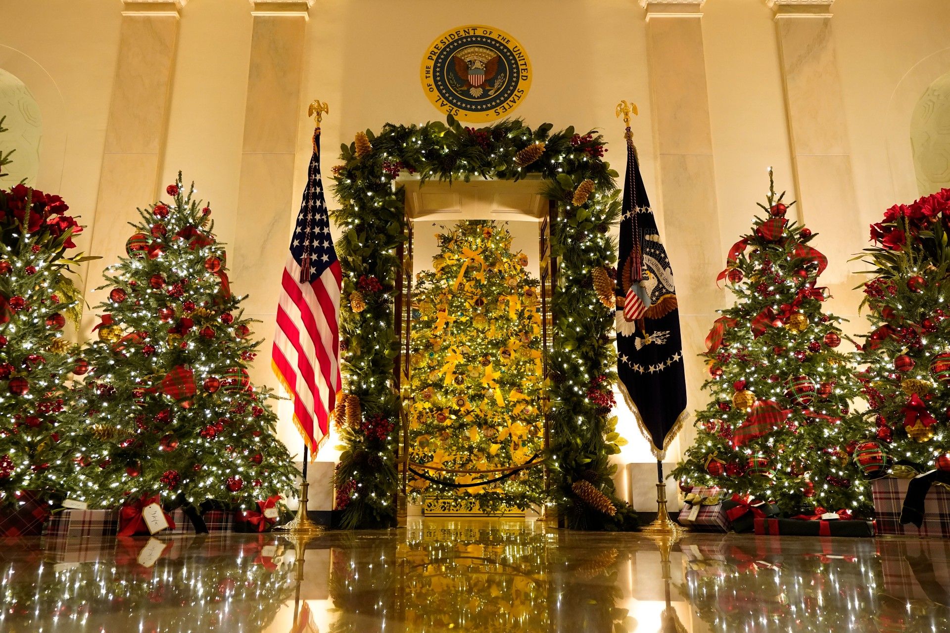 Christmas ornament honors gingerbread White House tradition - WTOP News