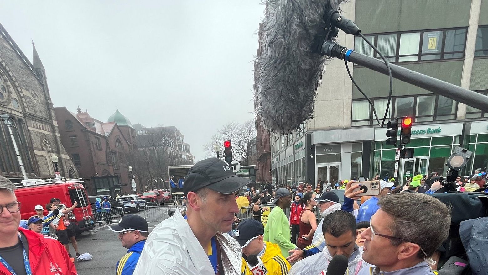 Bruins legend Zdeno Chara to run first Boston Marathon next month