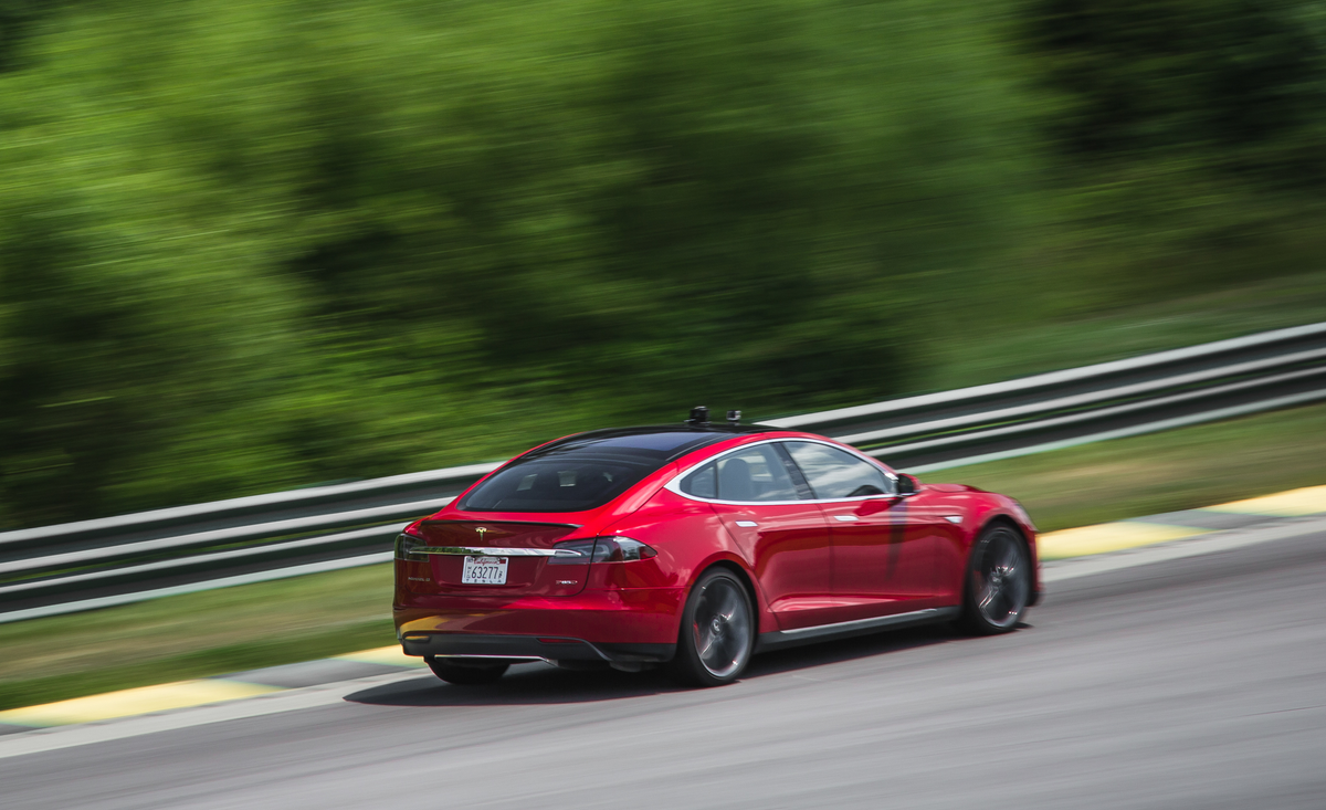Tesla Model S P85D at Lightning Lap 2016