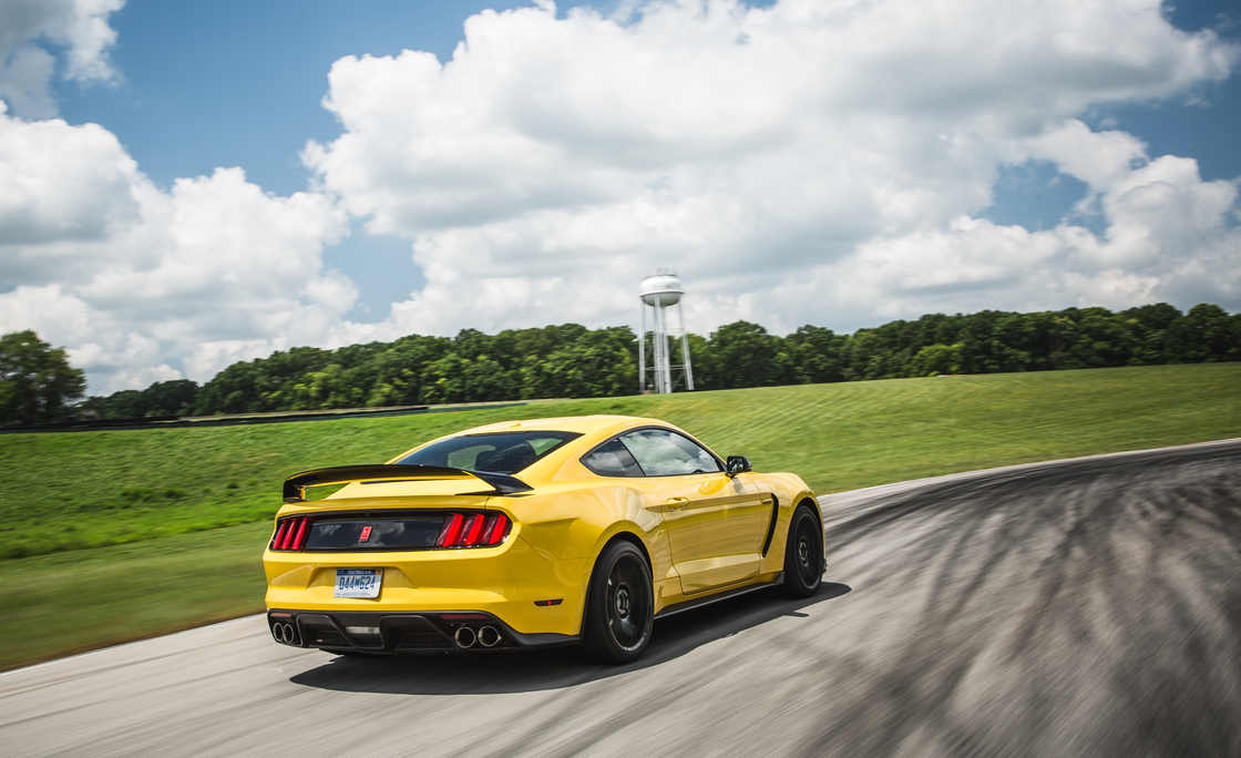 preview for Ford Mustang Shelby GT350R at Lightning Lap 2016